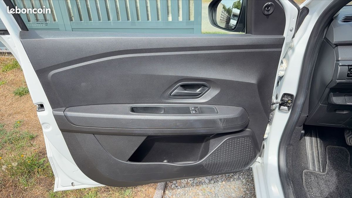 Dacia Sandero 1.0 SCe 65 Essentiel (image 7)