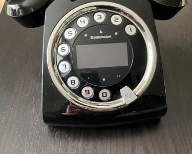 Téléphone Sagemcom Sixty 2 : un design transparent très épuré - Les Numériques