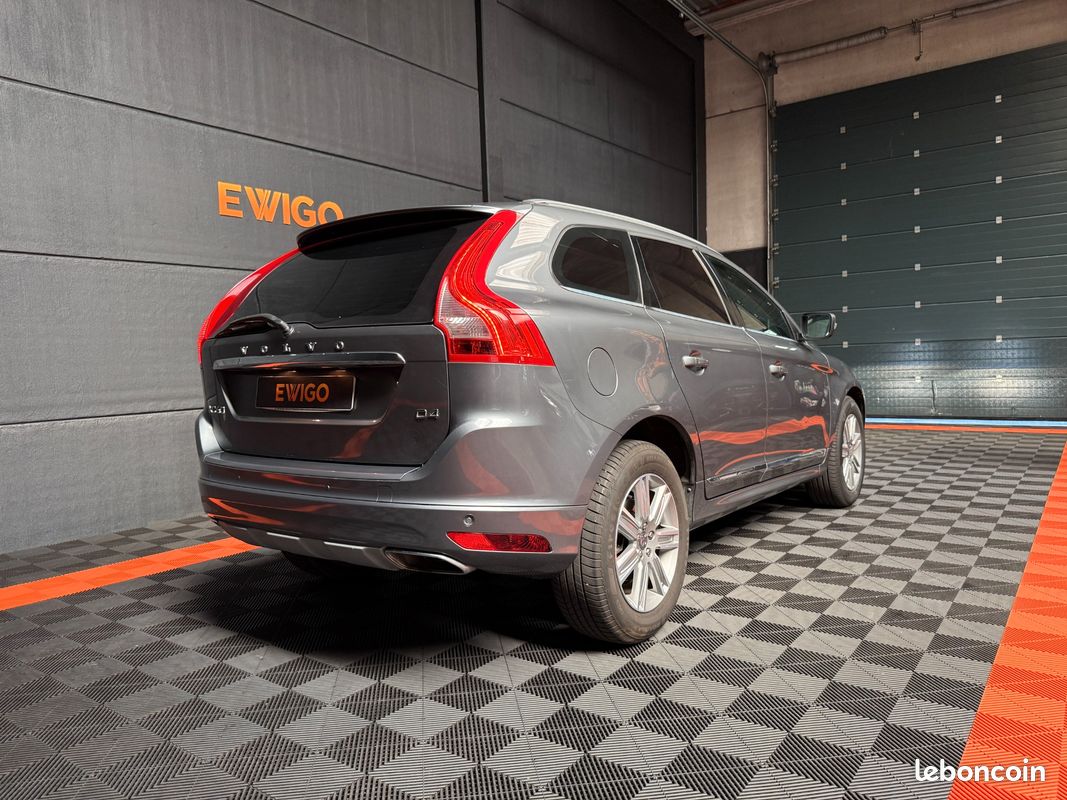 VOLVO XC60 2.0 D4 190Ch SIGNATURE EDITION BVA - TOIT OUV ELEC - CAMERA RECUL - SIEGES CHAUFF - HARMAN-KARDON (image 2)
