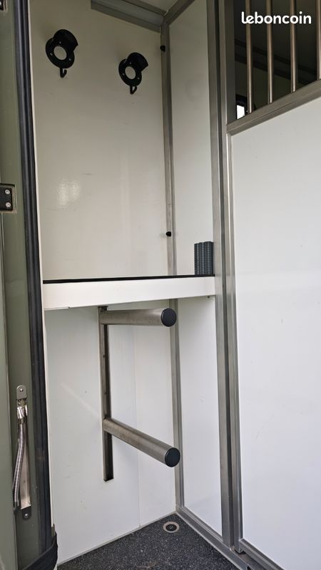 Camion VL 2 chevaux Krismar Man 5 places assises Stalles (image 9)