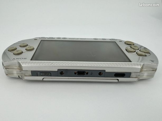 Sony PSP Slim 3001 avec jeux et accessoires