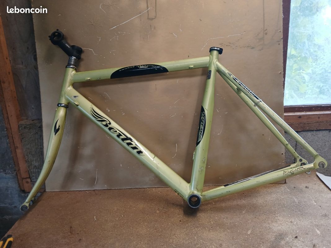 Cadre De Vélo De Course Bertin En Acier – Vintage Et Solide Pour Restauration Ou Collection