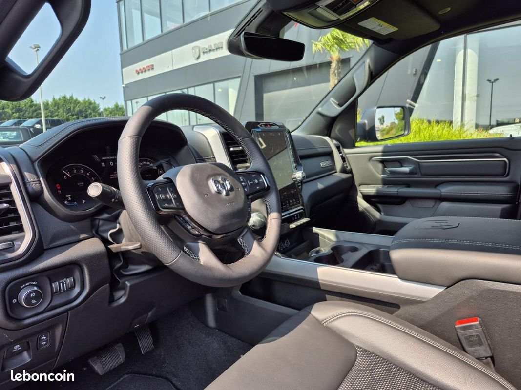 Dodge ram 1500 crew cab sport black package 2025 (image 10)