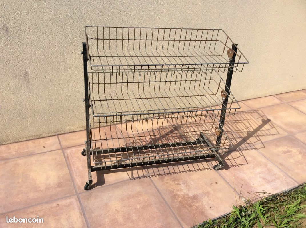 Etagere métallique reglable sur roulettes (image 1)