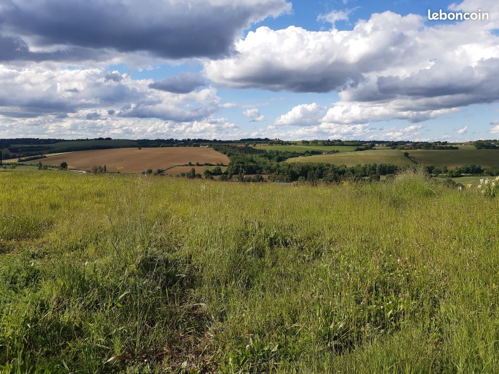 Terrain constructible 1489 m2 · à Aureville · 233 000 €