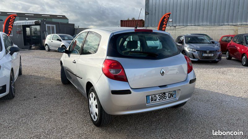 RENAULT CLIO III 1.4i 98CH CONFORT PACK (image 5)