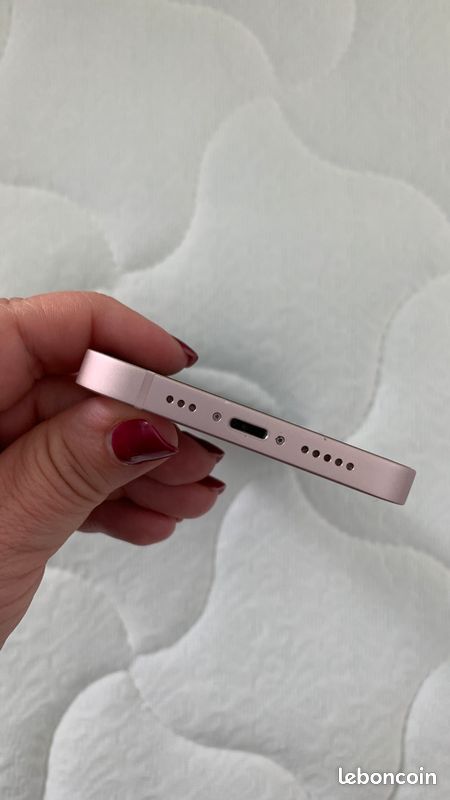 IPhone 13 pink (image 4)