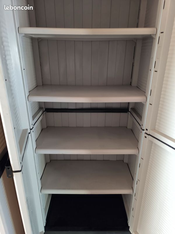 Vends armoire garage gros plastique (image 3)