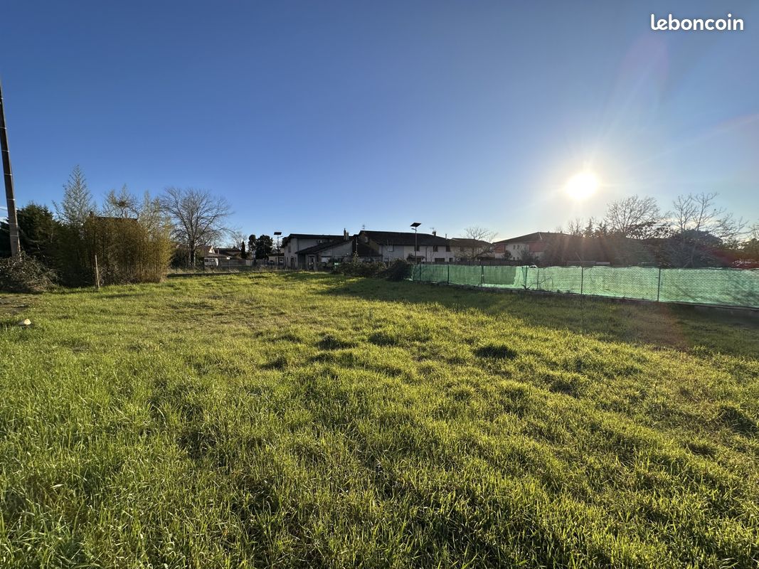Terrain 300 m² · à Saint-Jory · 300 m² · 93 500 €
