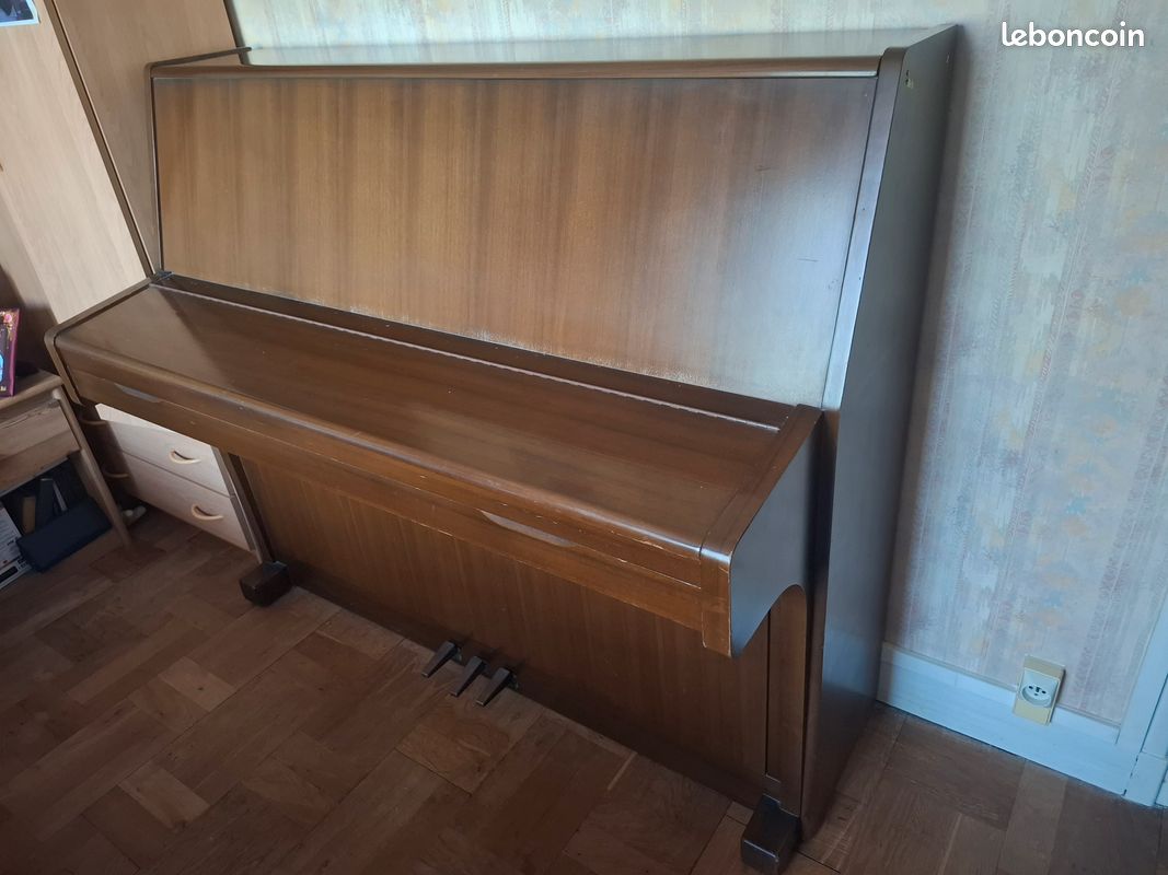 Piano droit (image 2)