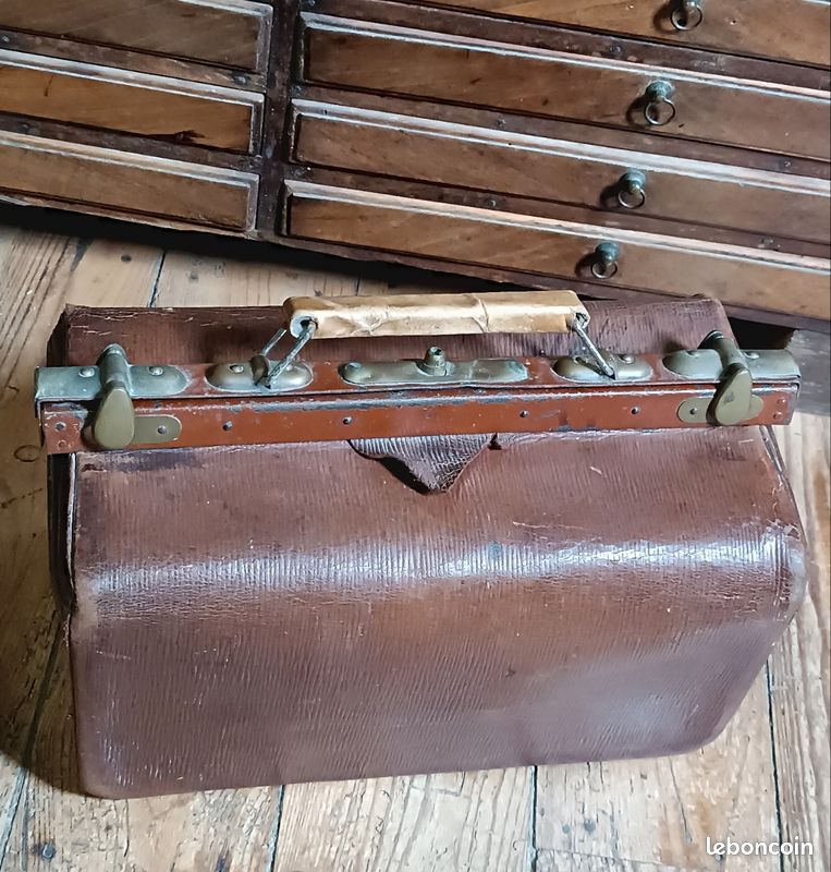 Ancienne petite mallette, valise de médecin (image 1)