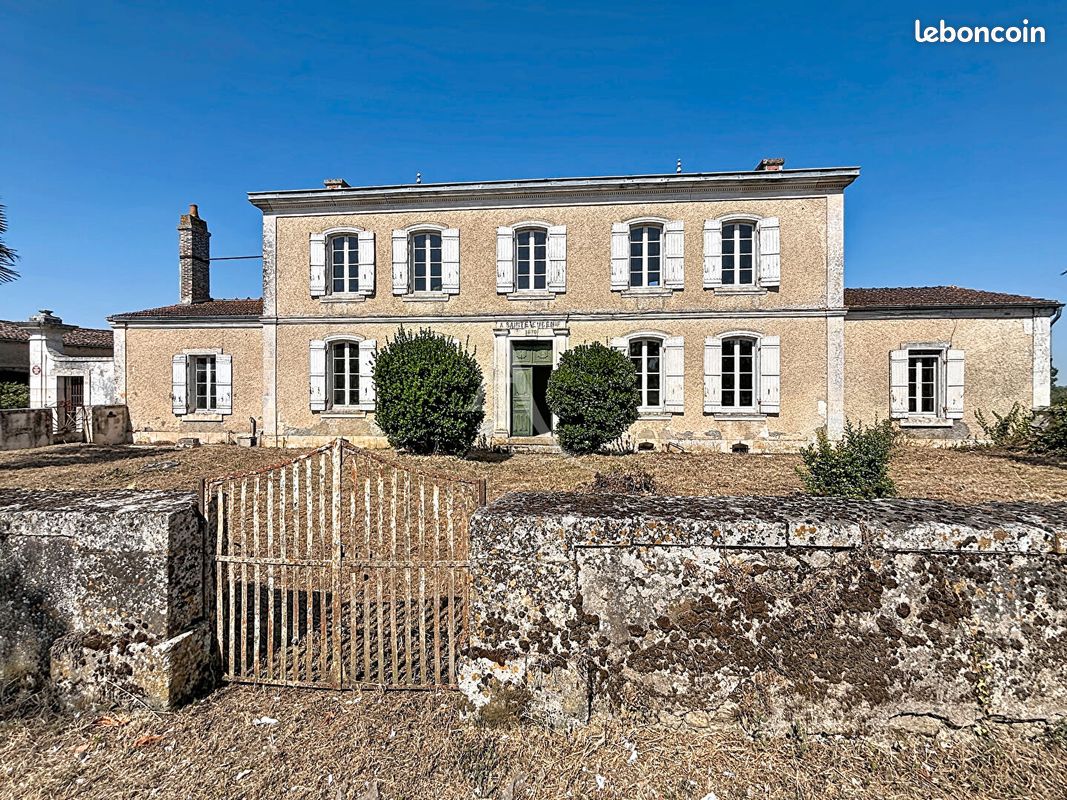 Maison 8 pièces 280 m² · à Andilly · 280 m² · 550 000 €