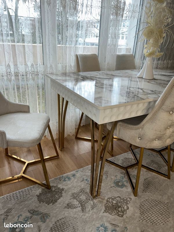 Table a manger + 6 chaises en bonne état beige et doré (image 3)