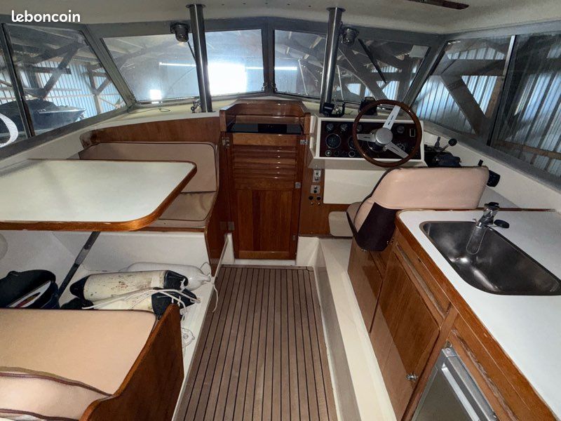 Vedette Bertram Riva 25 Flybridge (image 2)