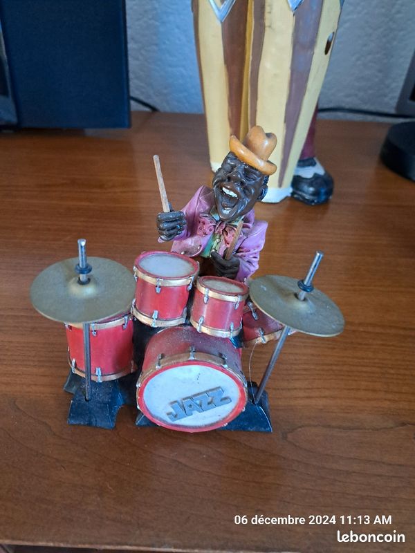 Figurine Déco Jazz Batteur Parastone - 27 Cm - Résine - Musicien Avec Batterie