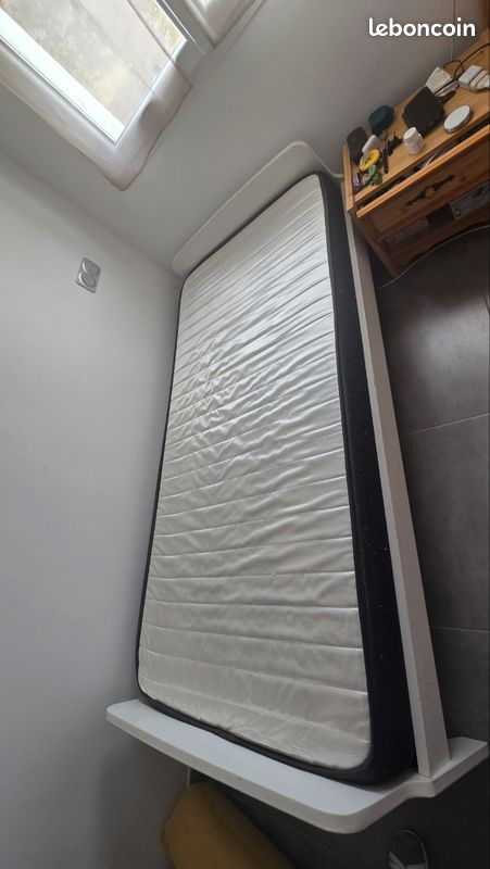 Lit avec sommier et matelas (image 2)