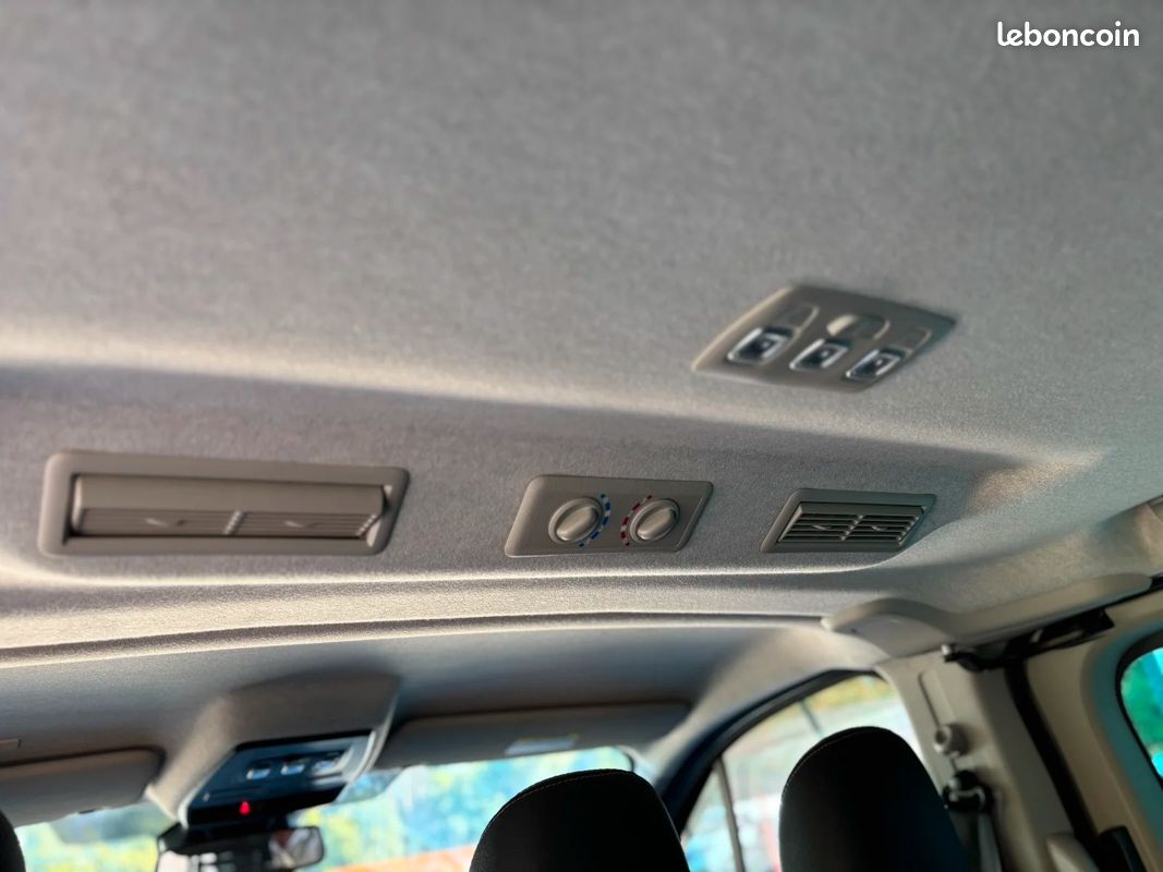 RENAULT TRAFIC Combi Phase 3 L2 2.0 DCi 150 Intens / 9 Places / 2 Portes Latterales Coulissantes (image 38)