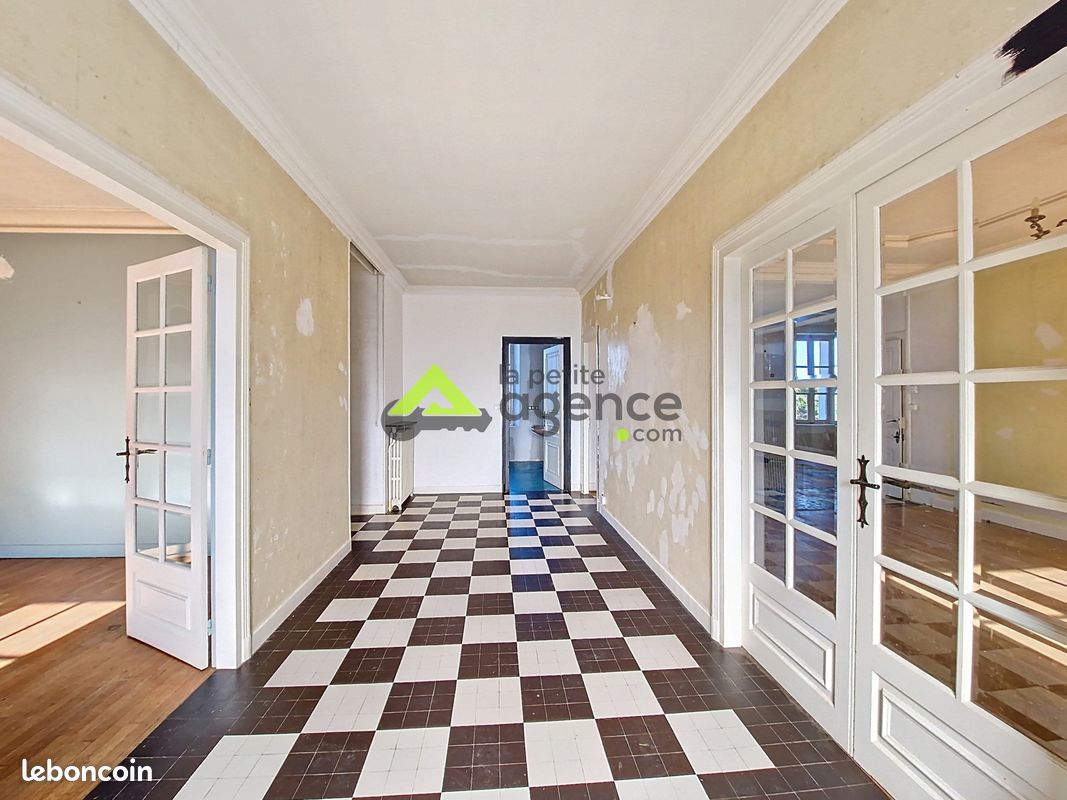 Maison 10 pièces 275 m² (image 1)