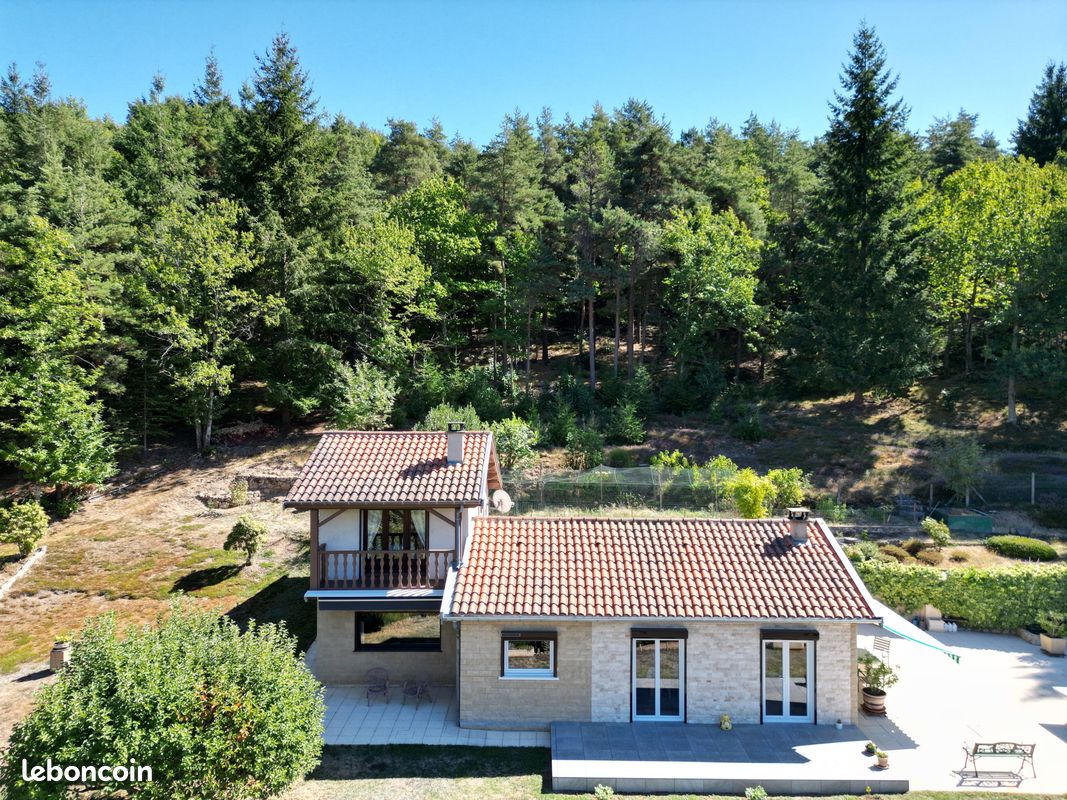 Maison 4 pièces 160 m² · à Vanosc · 160 m² · 130 000 €