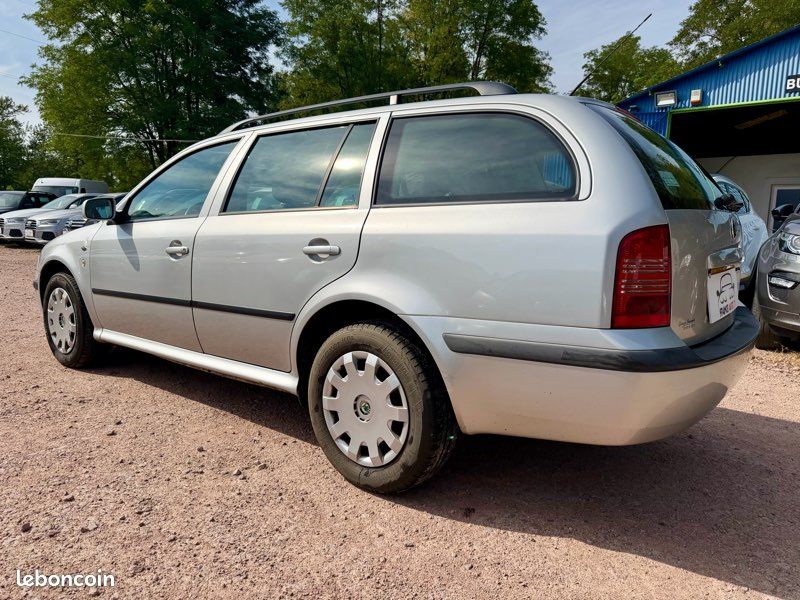 Skoda octavia combi 1.9l tdi 100cv finition tour 366.200kms 07/2001 clim fermeture centralisée direction assistée (image 3)