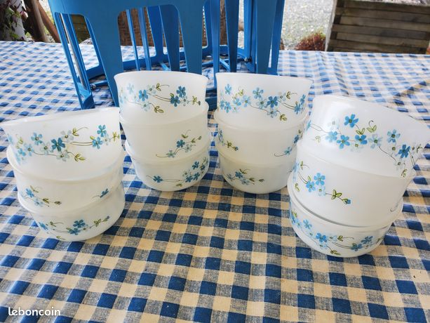 Lot De 7 Tasses Vintage Arcopal France - 3 Grandes (9cm) Et 4 Petites (7.5cm), Motif Fleuri Bleu - Occasion