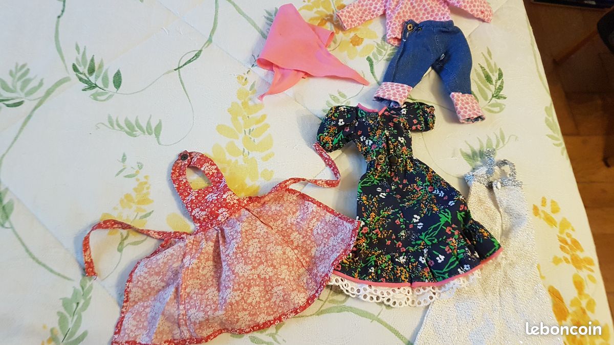 VINTAGE, années 80 - lot de 5 vêtements pour poupée mannequin - Très bon état malgré leur grand âge - Jeux & Jouets