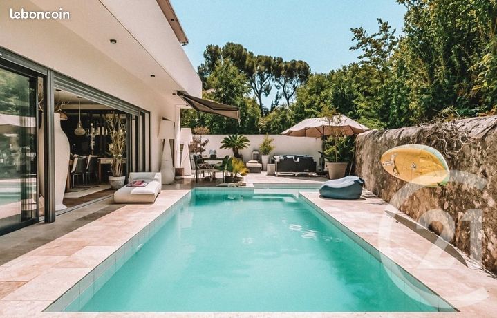 Villa 5 pièces 210 m² — 7
