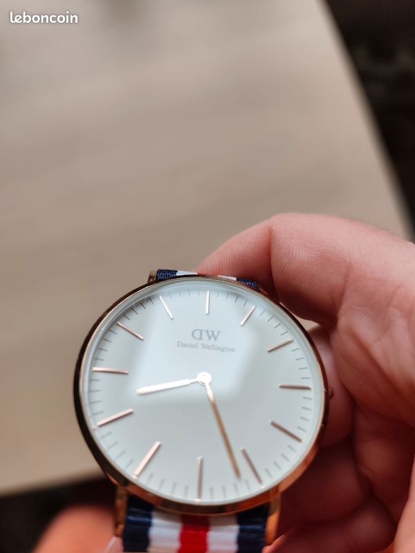 Daniel Wellington Classic Canterbury Montre NATO Bleu Blanc Rouge Argent 20mm - Bracelet Interchangeable Homme