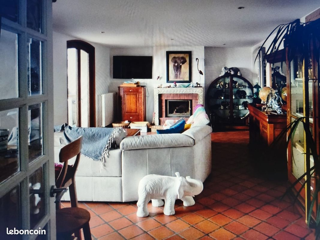 Maison 10 pièces 300 m² · à Clermont-Ferrand · 300 m² · 1 100 000 €