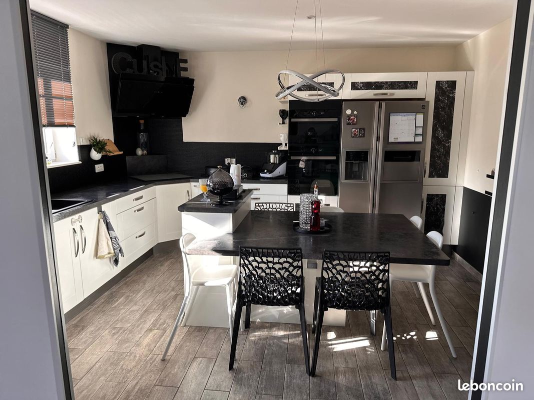 Maison 8 pièces 220 m² · à Vichy · 220 m² · 350 000 €