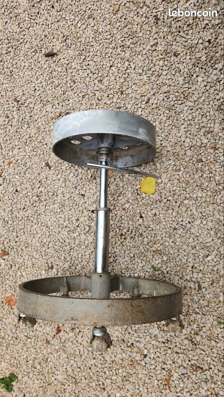 Tabouret industriel (image 2)