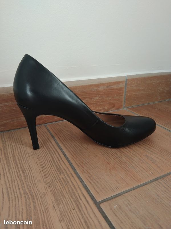 Escarpins BCBGeneration En Cuir Noir - Taille 5,5B, Talon Ultra Haut Stiletto - Neuf Avec étiquettes
