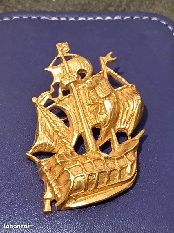 Broche Vintage Arthus Bertrand - Cheval Cavalier En Métal Doré Style Vautrin - Très Bon état