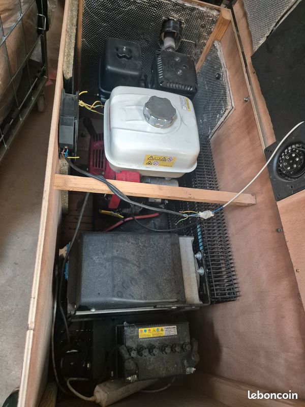Groupe électrogène HONDA dans un caisson à sonorisé démarrage électrique 6kva (image 1)