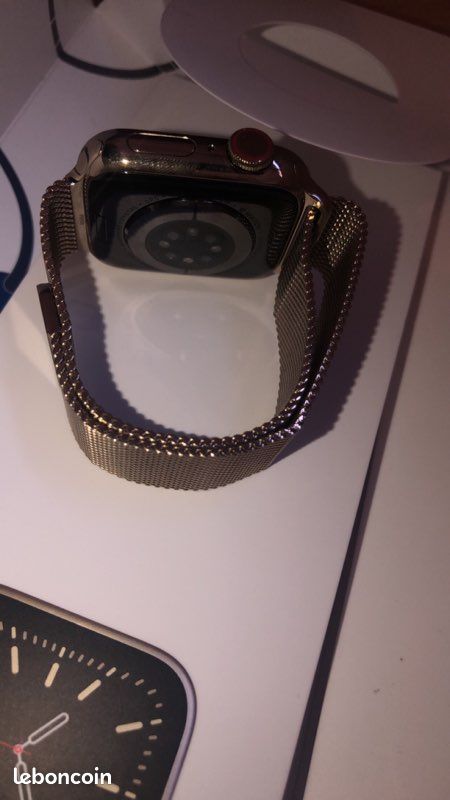Montre Apple Wach Or 40MM SÉRIE 6 (image 3)