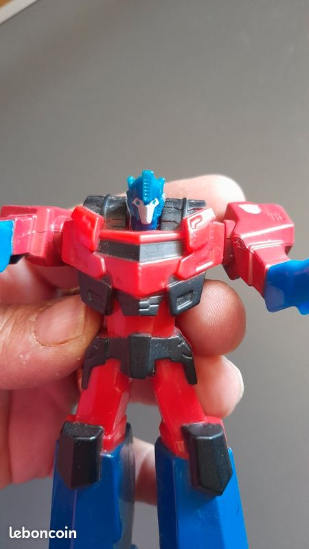 FIGURINE ARTICULÉE CARTE bleue française Hasbro WWF Official Wrestling