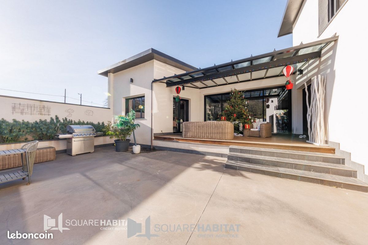 Maison 9 pièces 338 m² · à Cusset · 338 m² · 790 000 €