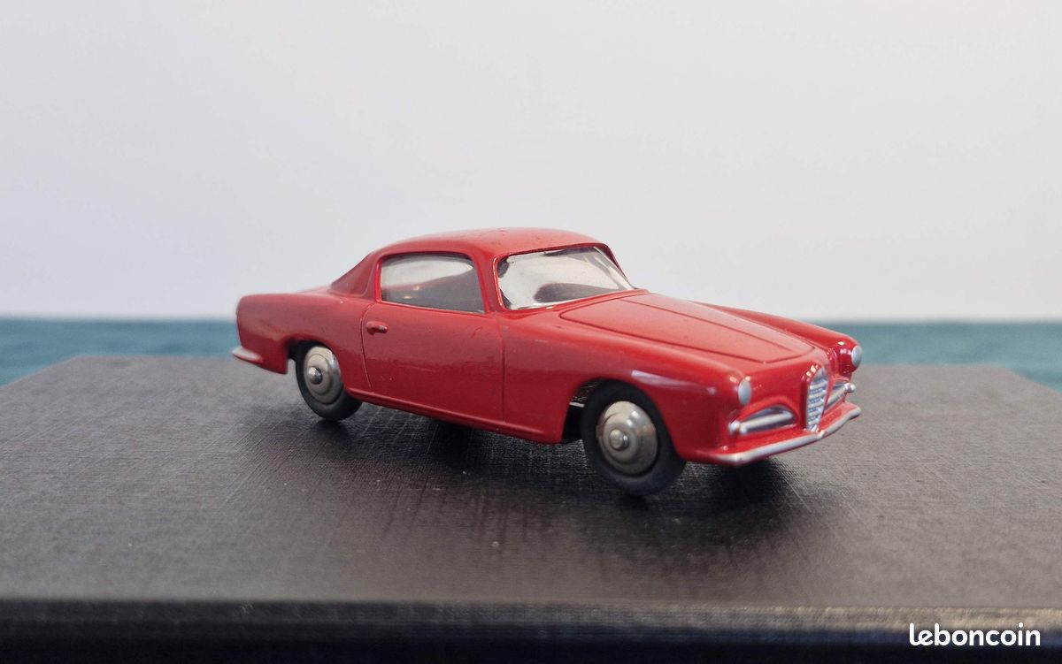 Dinky Toys 24J-527 – Alfa Romeo Coupé – Vitres Et Jantes Concaves – Made In France