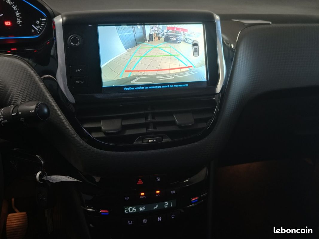 PEUGEOT 2008 1.6 BlueHDi 100ch BVM5 Allure (image 16)