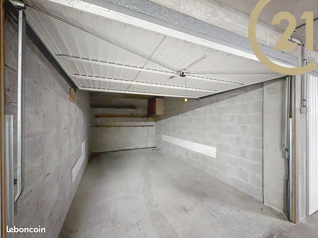 Parking 15 m² · à Fréjus · 15 m² · 150 €