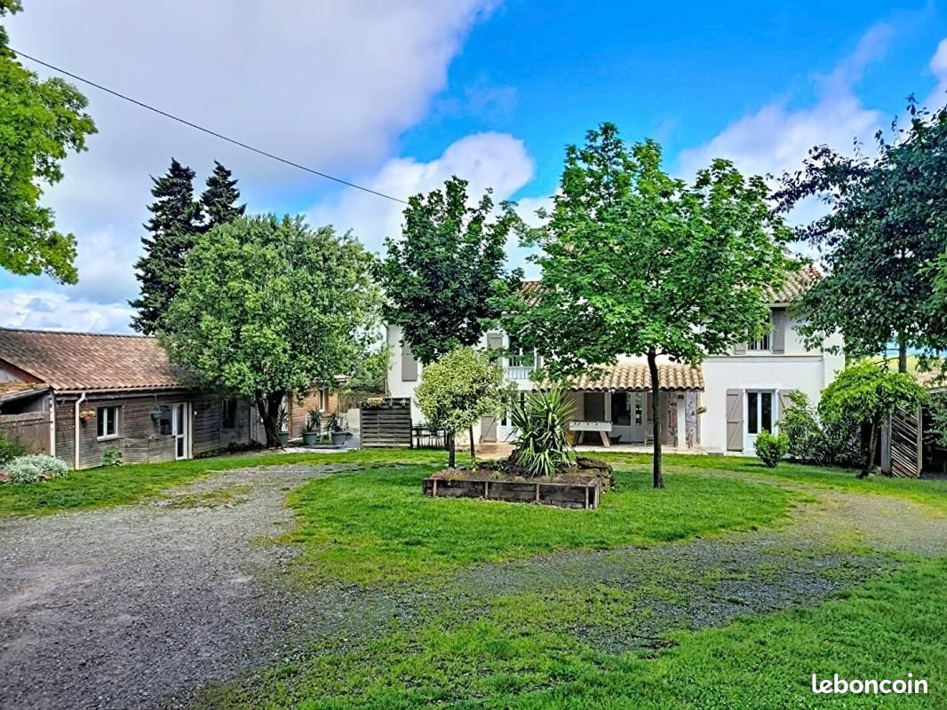 Maison 13 pièces 277 m² · à Laurac · 277 m² · 475 000 €
