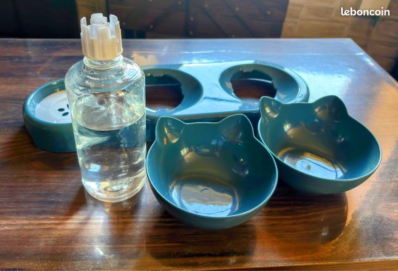 3 en 1 Gamelle Chat, Eau Inclinable À 15°, Surélevée, Gamelles et Abreuvoirs, Bol, Accessoires Chaton, Mangeoire, Disponible pour Chats et Chiots (Vert) (image 3)