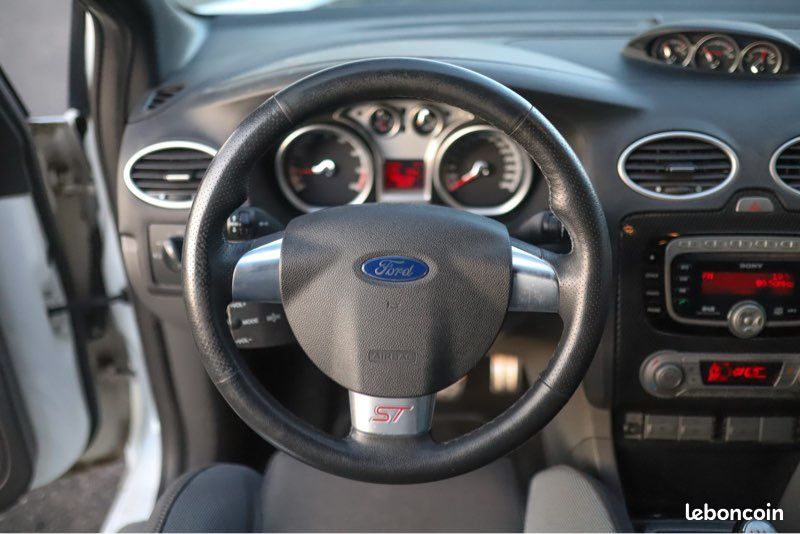 FORD FOCUS ST MK2 2.5 225 cv PHASE 2 3 PORTES - 100% ORIGINE - SIEGES CHAUFFANTS - CARNET COMPLET (image 8)