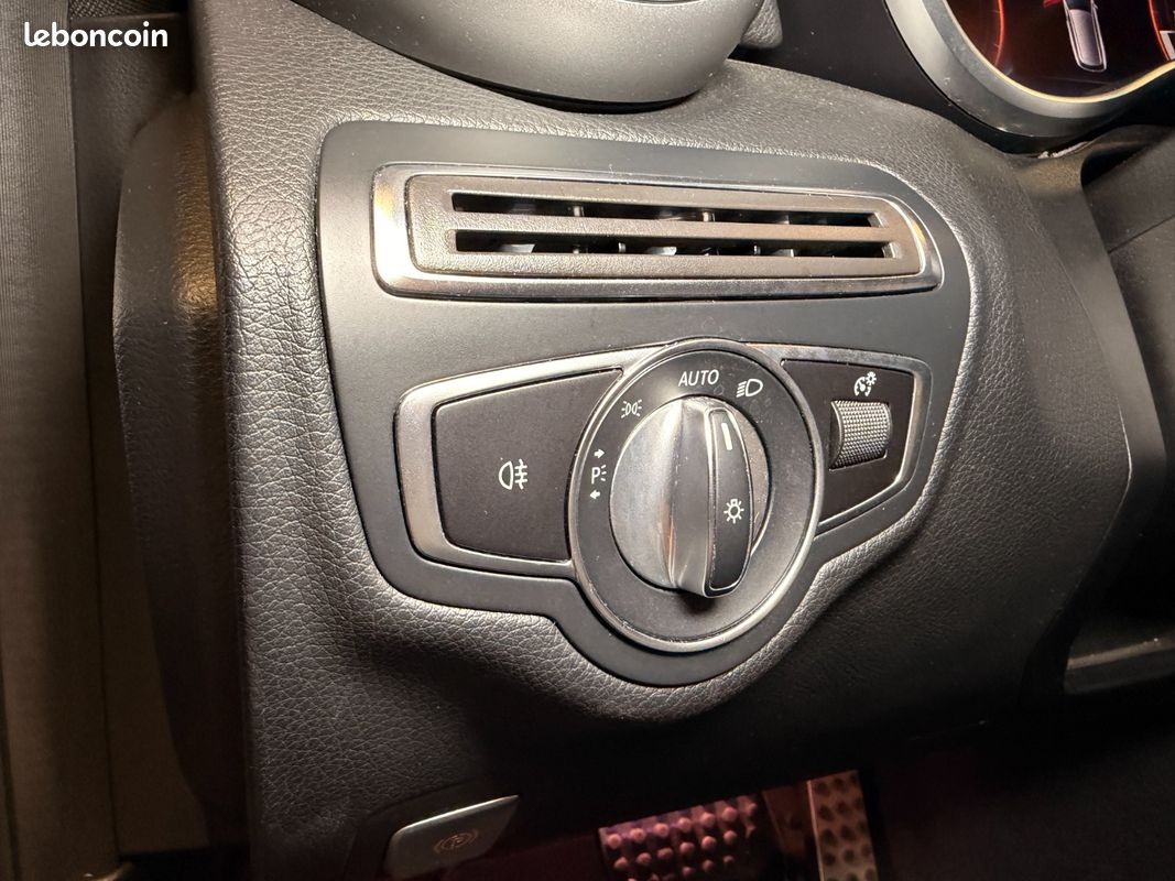 MERCEDES CLASSE C BREAK 300 d 9G-Tronic 4Matic AMG Line - Toit ouvrant - Attelage (image 22)