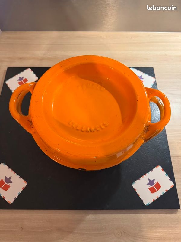 Plat rond LE CREUSET vintage en fonte émaillée orange | Kaufen auf