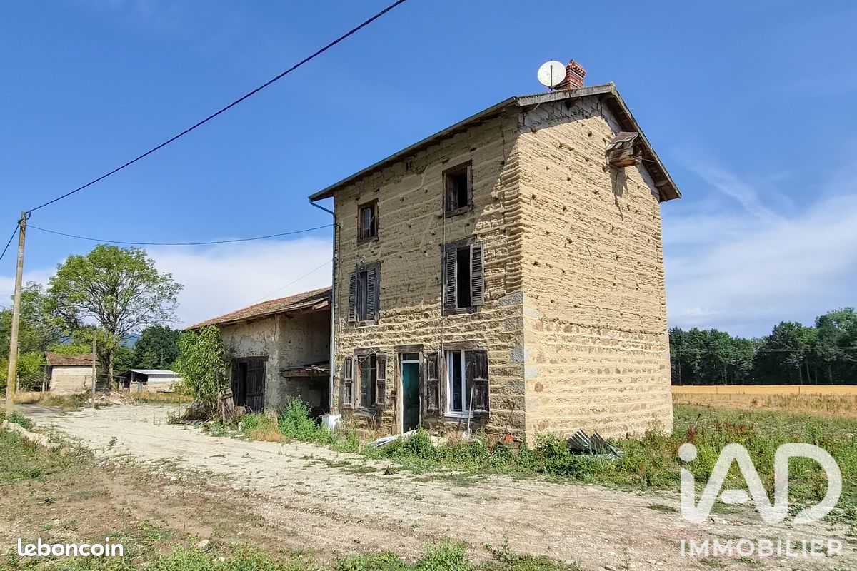 Maison 4 pièces 140 m² · à Marsac-en-Livradois · 140 m² · 45 000 €