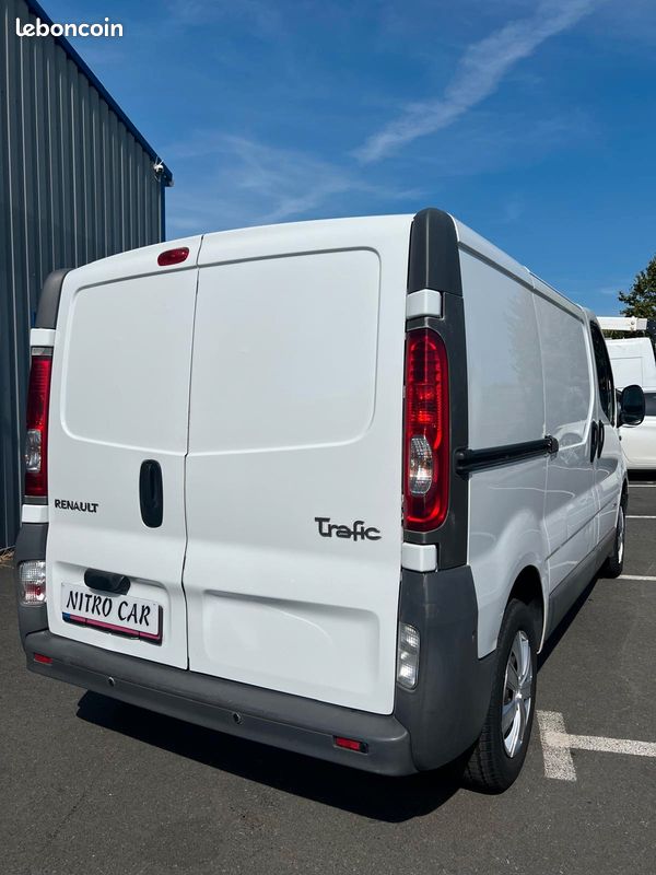 RENAULT Trafic 2.0 Dci 115 Ch L1H1 / Garantie 12 mois (image 8)