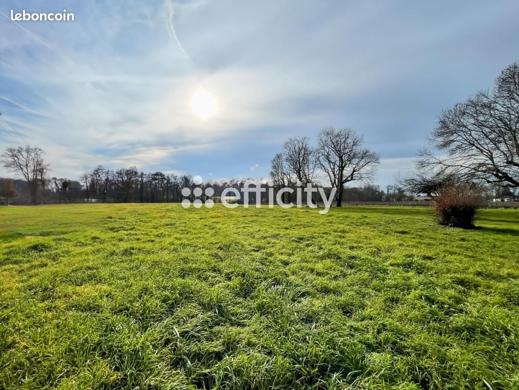 Terrain 6 390 m² Les Artigues De Lussac · à Les Artigues-de-Lussac · 120 000 €