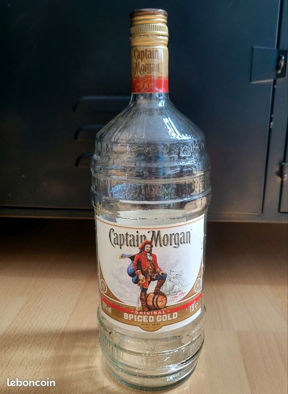 Bouteille vide rhum captain Morgan (image 1)