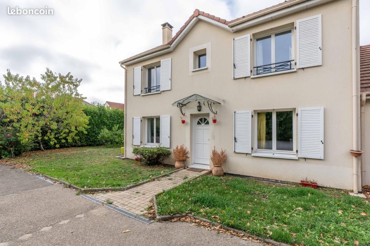 Maison 6 pièces 112 m² · à Noiseau · 112 m² · 479 000 €